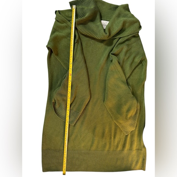 CAROLYN TAYLOR Cowlneck, Button Sleeve, Long Length Sweater, Green - Picture 9 of 11